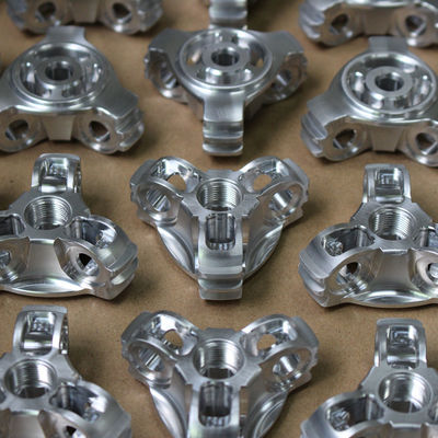 Anodizing चित्रकारी सीएनसी मशीन एल्यूमीनियम भागों उत्पादन के लिए तेजी से प्रोटोटाइप